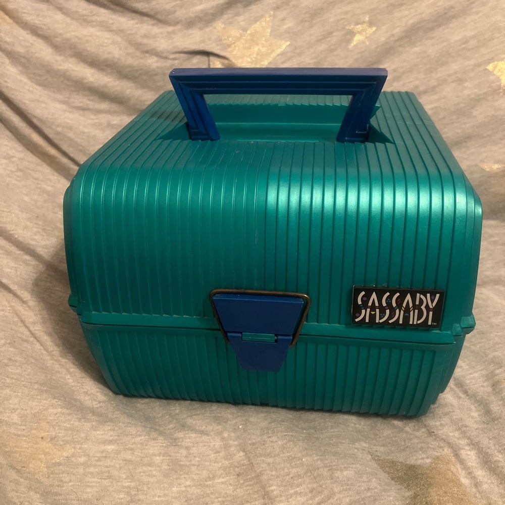 Vintage makeup case